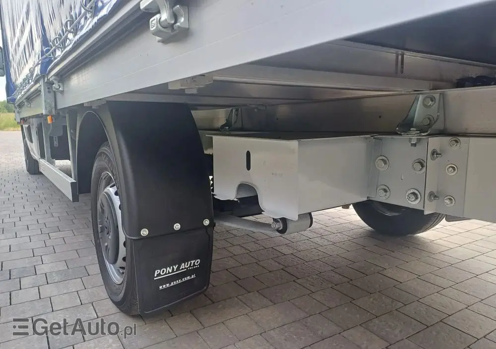 RENAULT Master 10 palet na poduszkach 