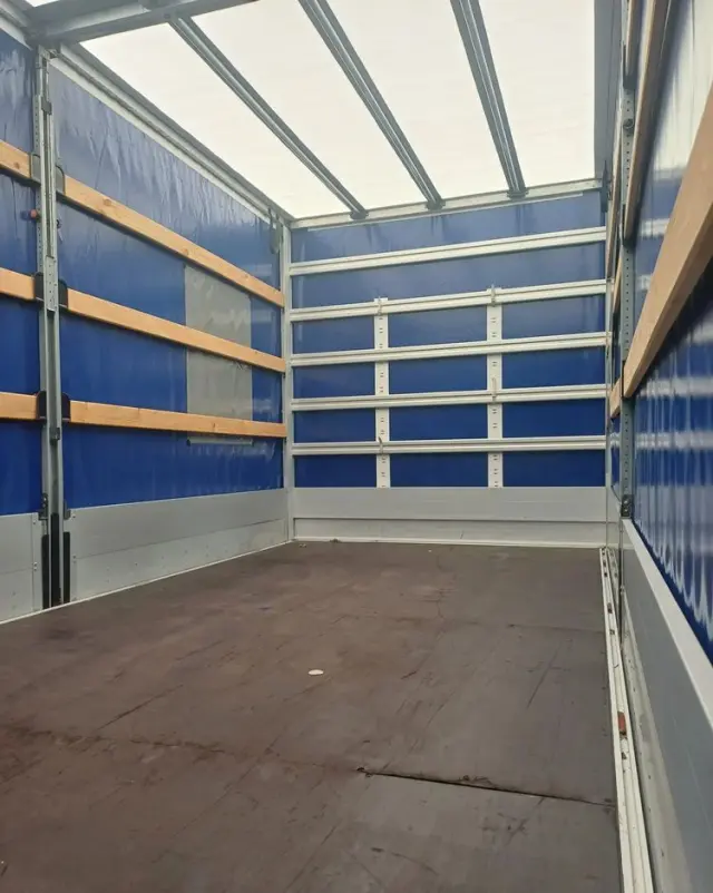 RENAULT Master 10 palet na poduszkach 