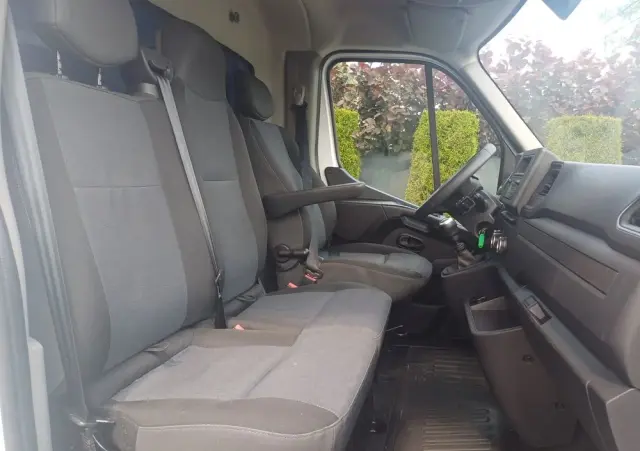 RENAULT Master 10 palet na poduszkach 