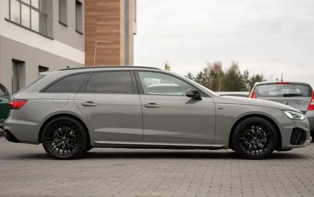 AUDI A4 Avant 35 TFSI S tronic S line