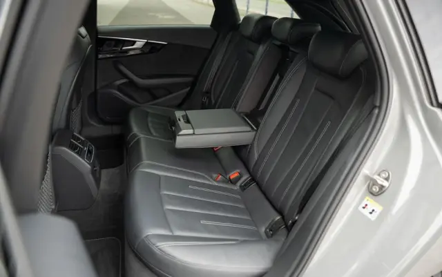 AUDI A4 Avant 35 TFSI S tronic S line