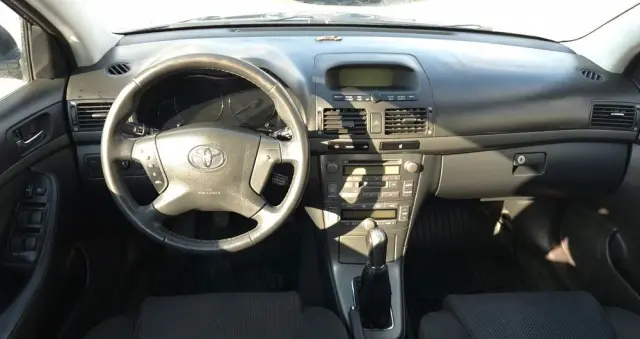 TOYOTA Avensis 