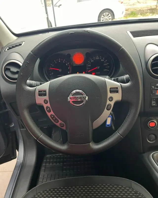 NISSAN Qashqai 2.0 acenta