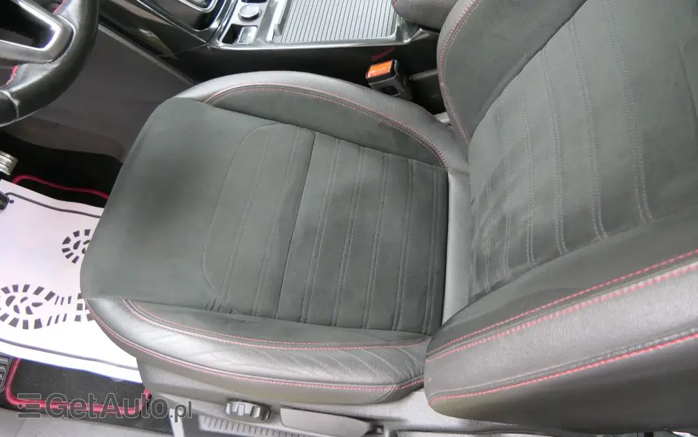 FORD Kuga 1.5 EcoBoost 2x4 ST-Line