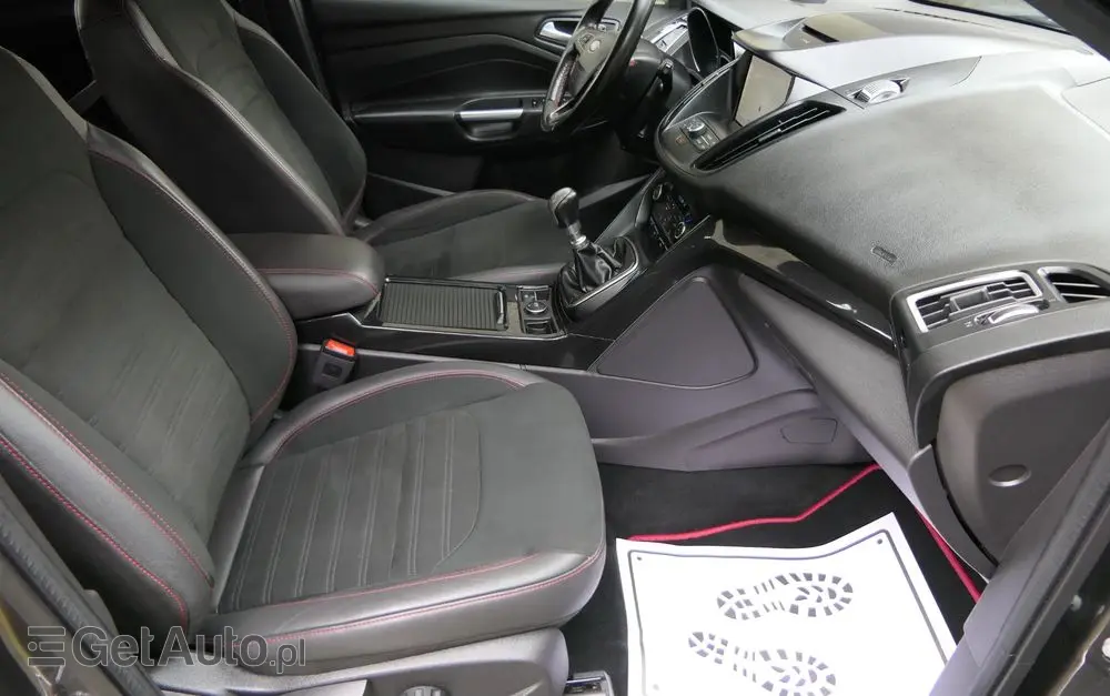 FORD Kuga 1.5 EcoBoost 2x4 ST-Line
