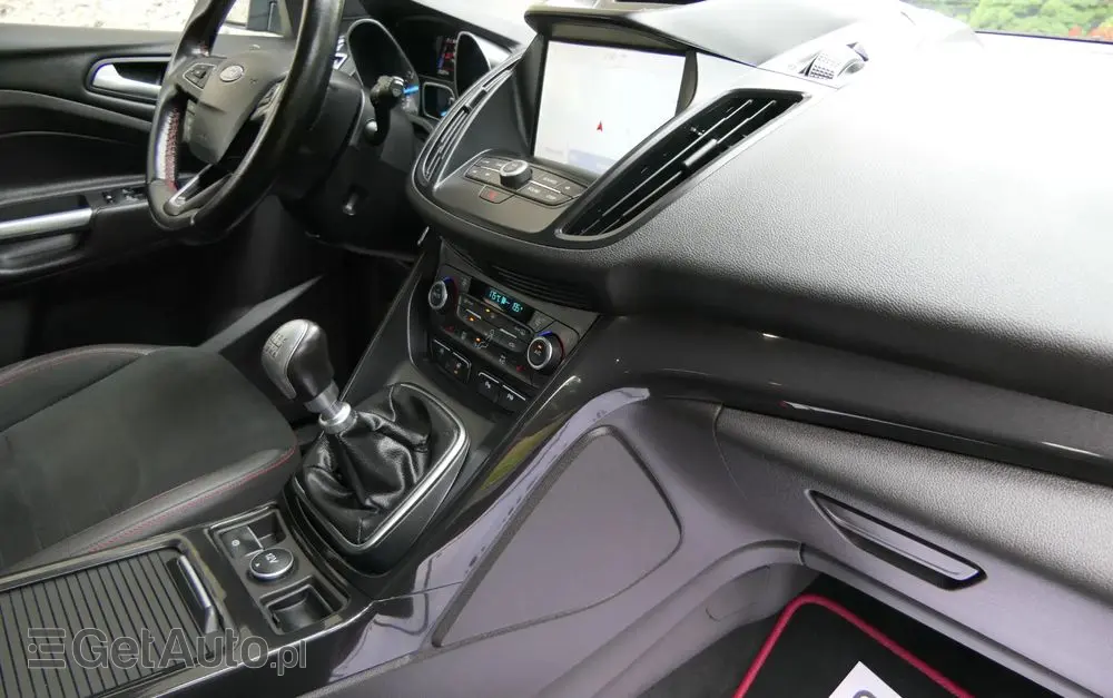 FORD Kuga 1.5 EcoBoost 2x4 ST-Line