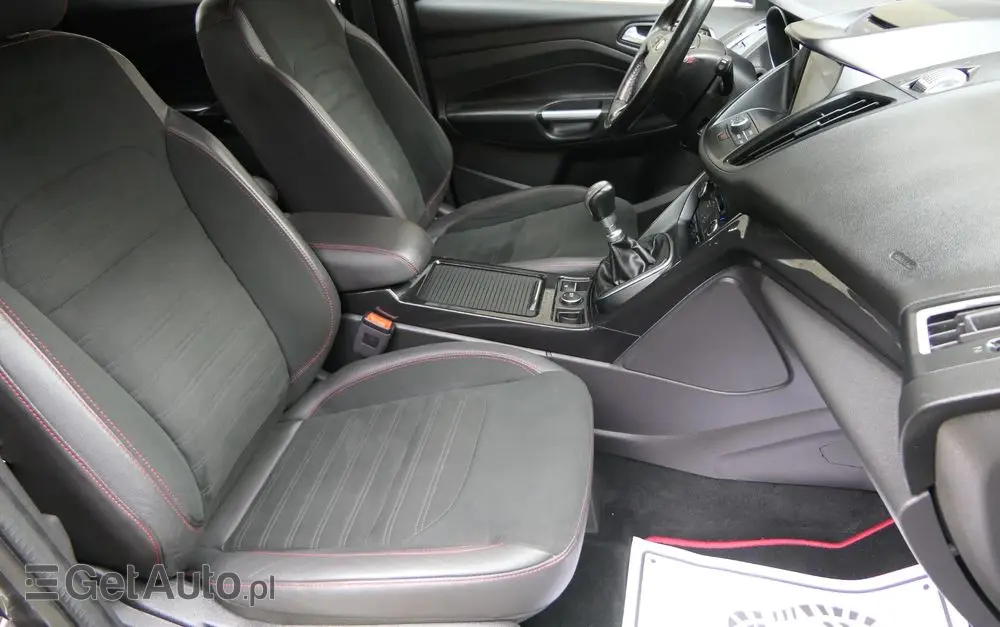 FORD Kuga 1.5 EcoBoost 2x4 ST-Line