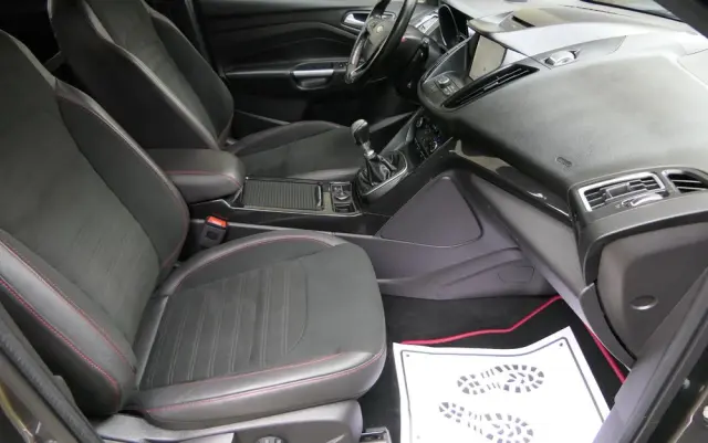 FORD Kuga 1.5 EcoBoost 2x4 ST-Line