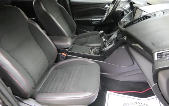 FORD Kuga 1.5 EcoBoost 2x4 ST-Line
