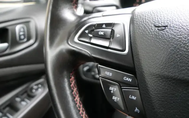 FORD Kuga 1.5 EcoBoost 2x4 ST-Line