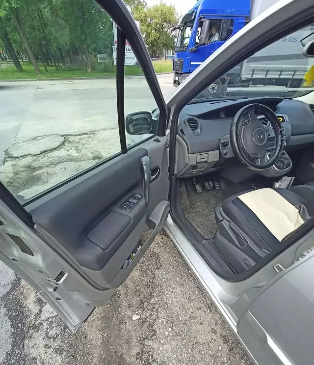 RENAULT Grand Scenic 