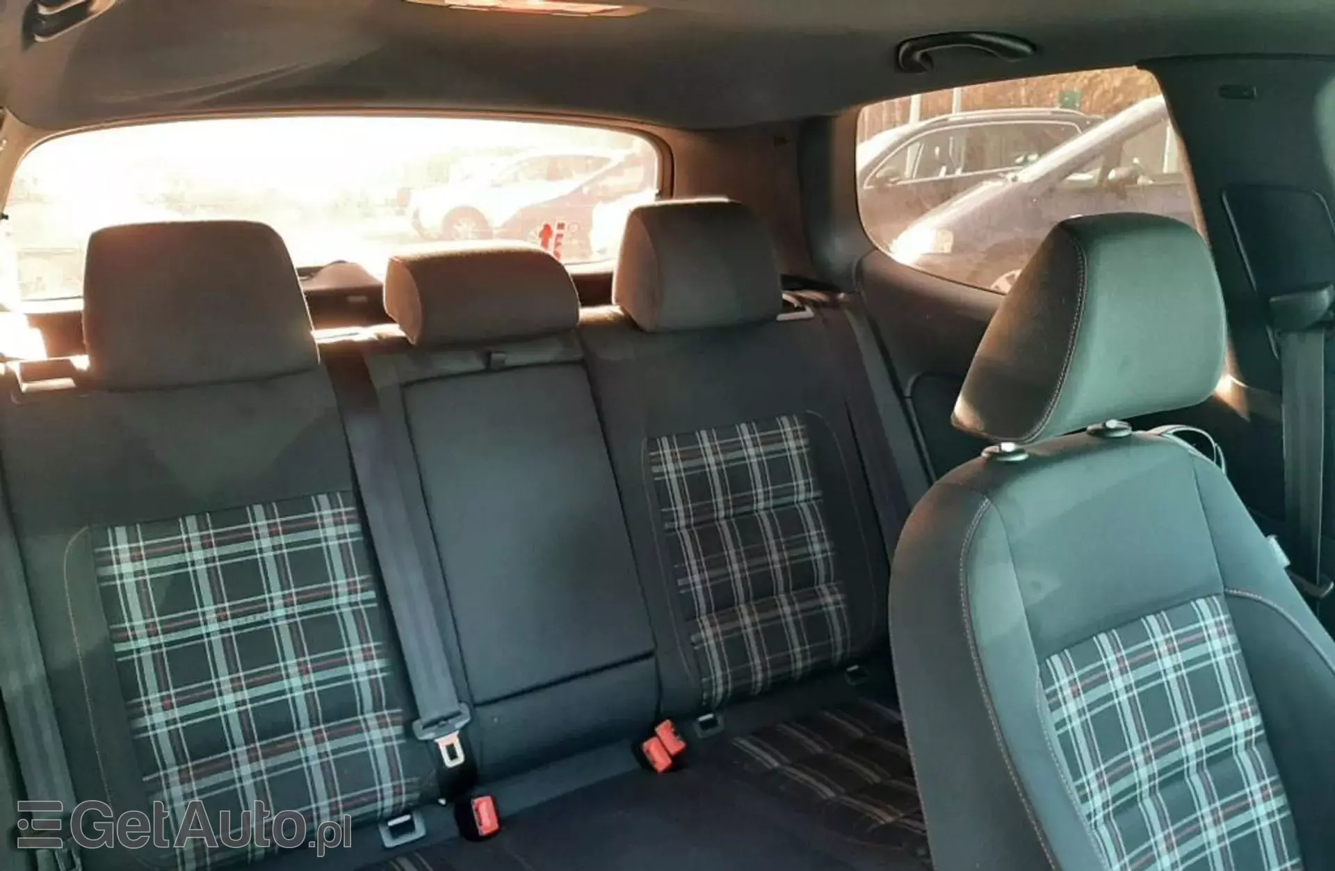 VOLKSWAGEN Golf GTI 2.0 TSI (210 KM)