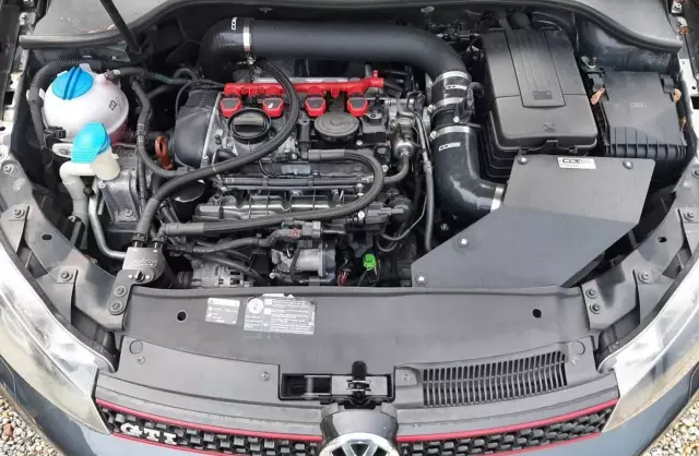 VOLKSWAGEN Golf GTI 2.0 TSI (210 KM)