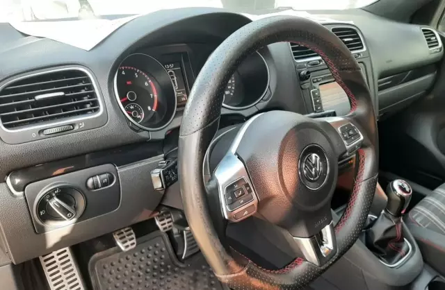 VOLKSWAGEN Golf GTI 2.0 TSI (210 KM)