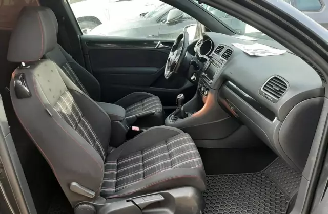 VOLKSWAGEN Golf GTI 2.0 TSI (210 KM)