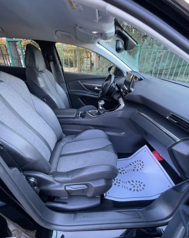 PEUGEOT 5008 1.5 BlueHDi Allure S&S