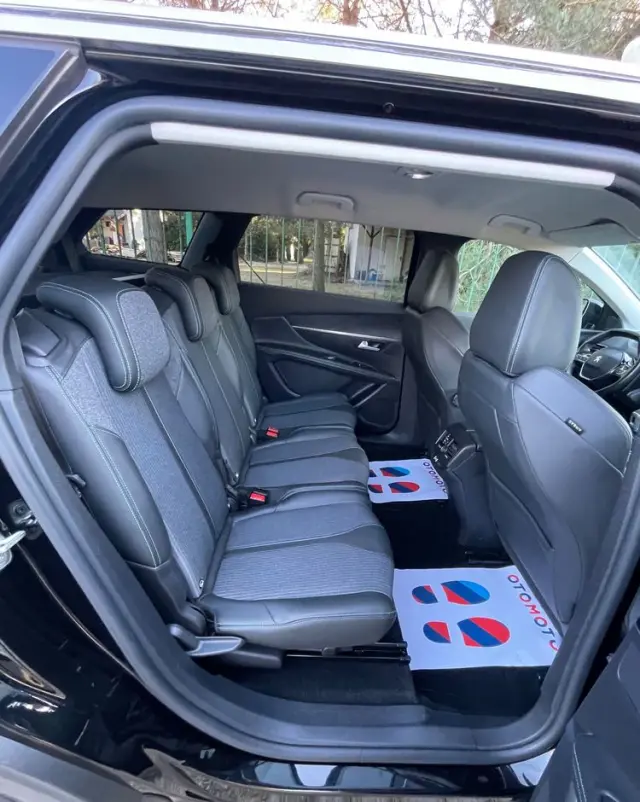 PEUGEOT 5008 1.5 BlueHDi Allure S&S