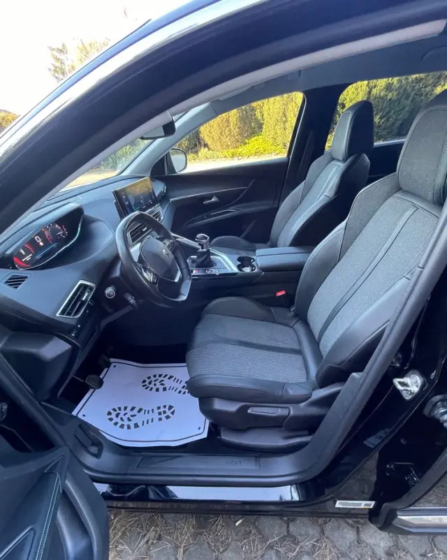 PEUGEOT 5008 1.5 BlueHDi Allure S&S