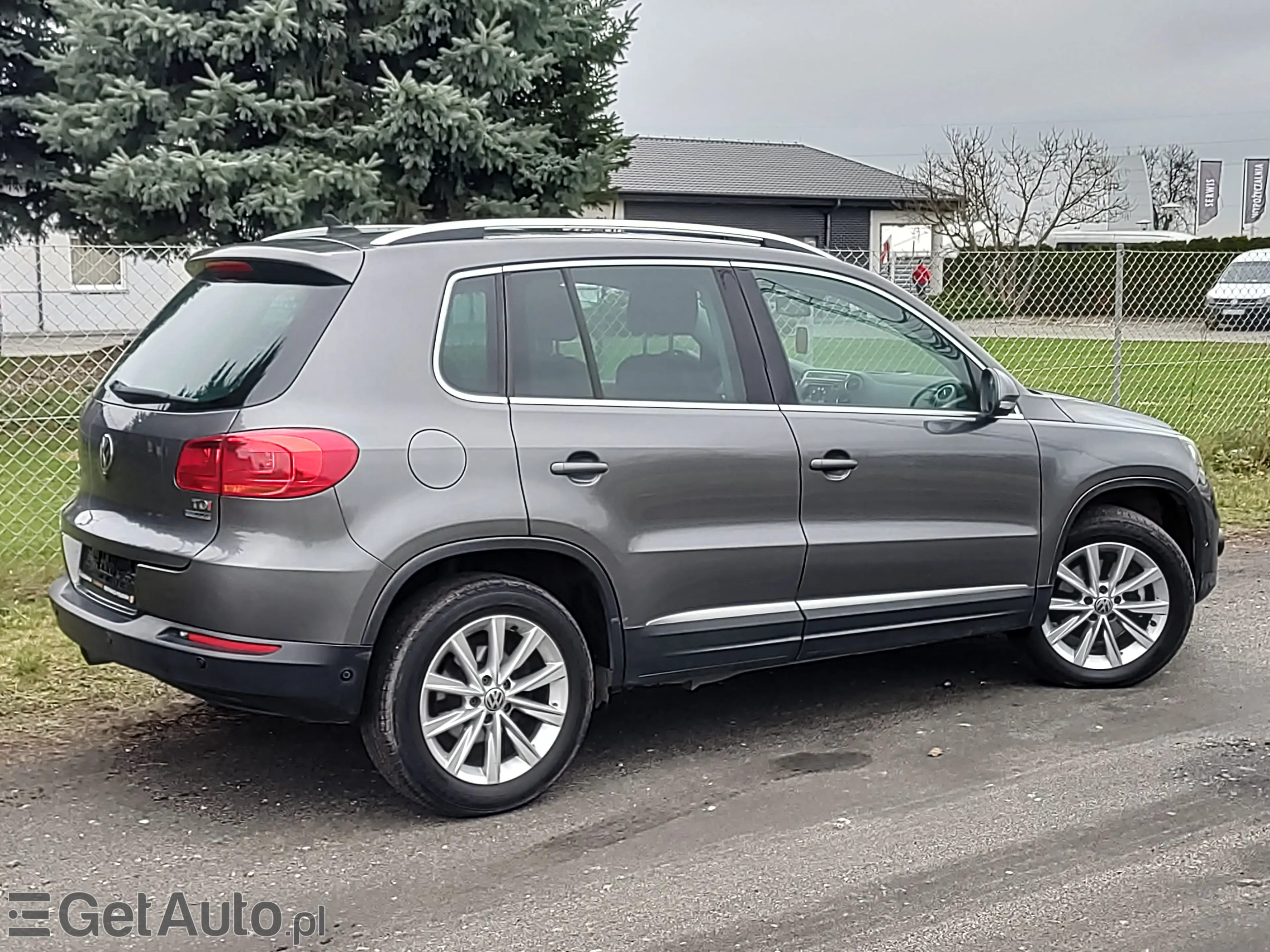 VOLKSWAGEN Tiguan 