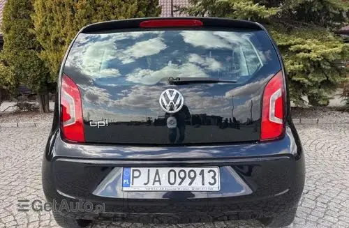 VOLKSWAGEN Up! 