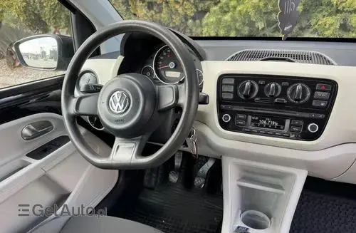 VOLKSWAGEN Up! 