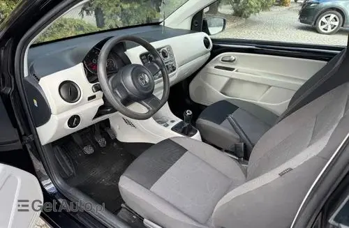 VOLKSWAGEN Up! 
