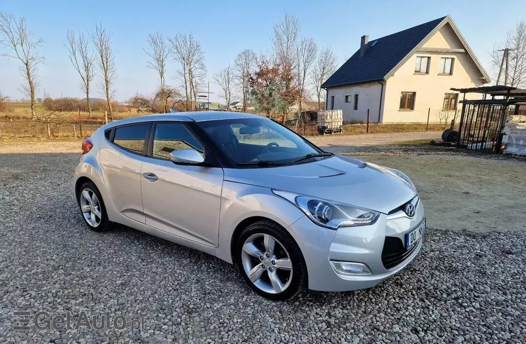 HYUNDAI Veloster 