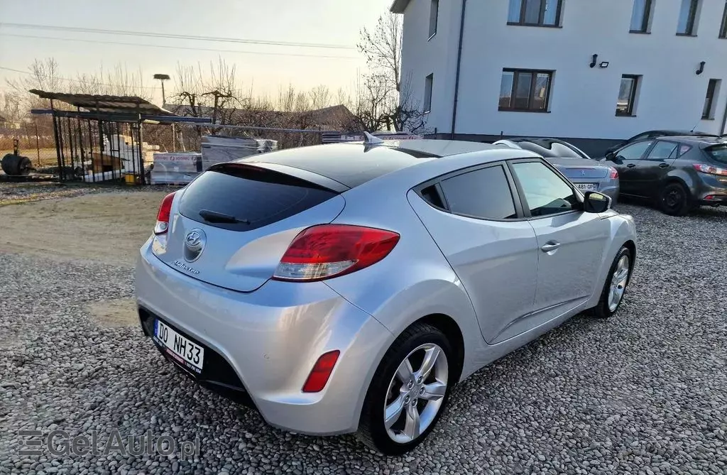 HYUNDAI Veloster 