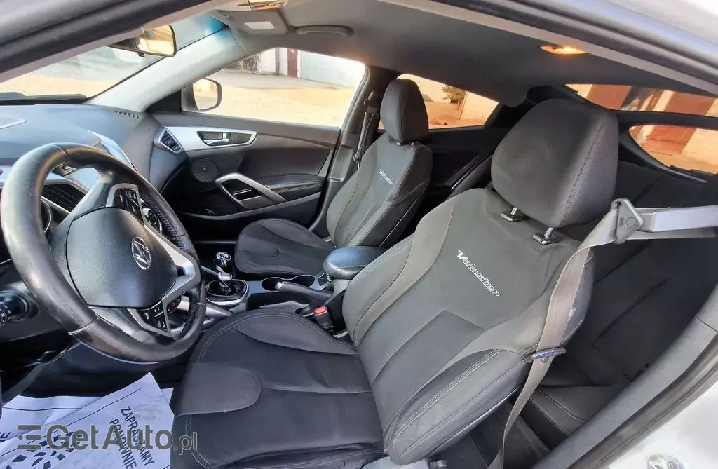 HYUNDAI Veloster 