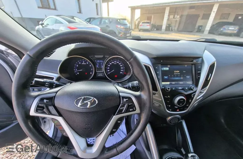 HYUNDAI Veloster 