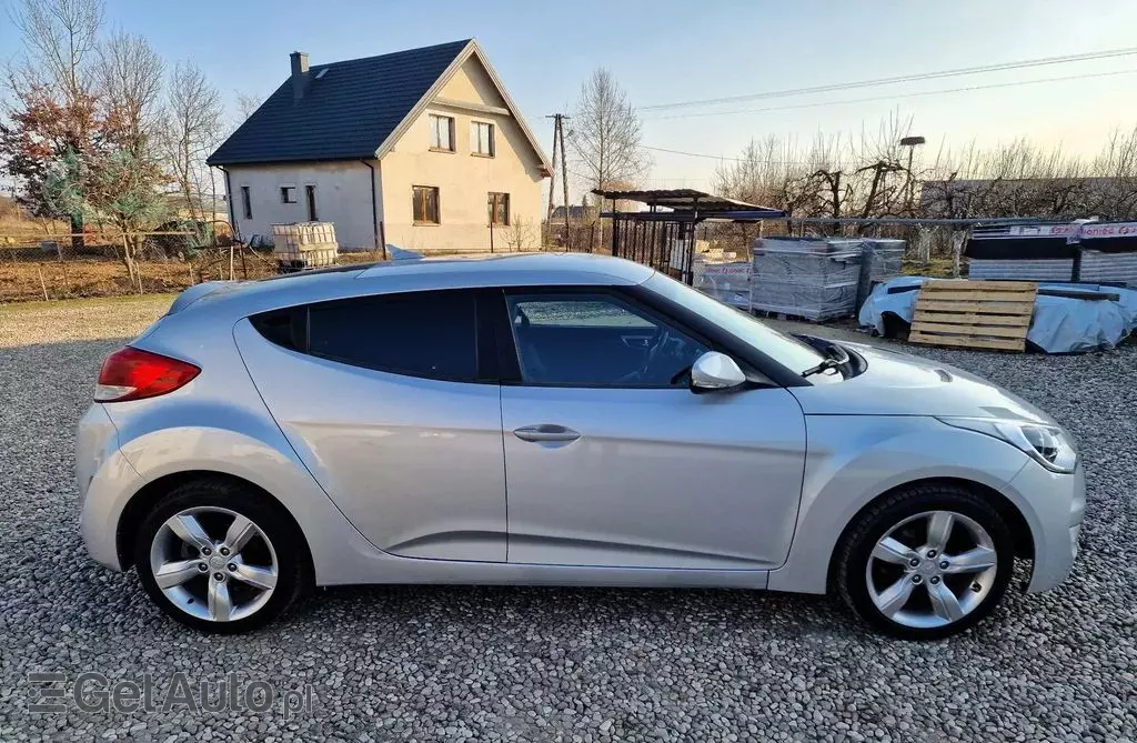 HYUNDAI Veloster 