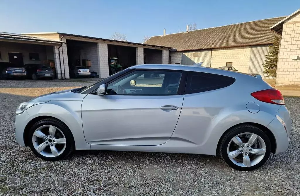 HYUNDAI Veloster 