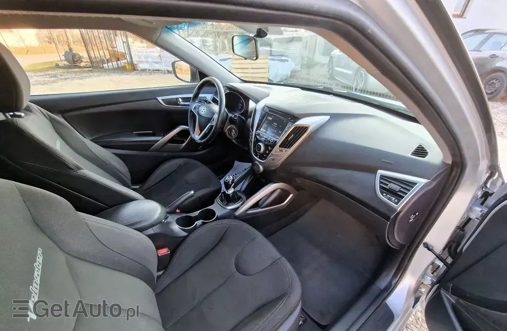 HYUNDAI Veloster 