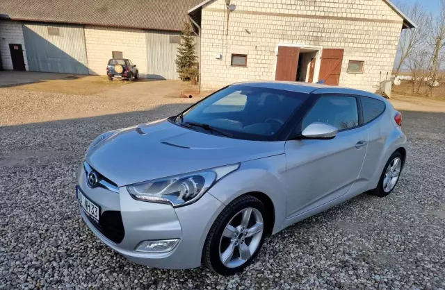 HYUNDAI Veloster 