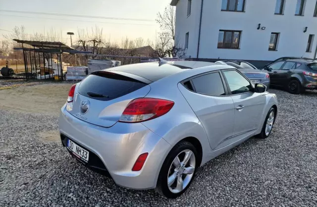 HYUNDAI Veloster 