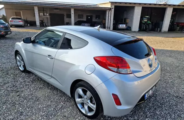 HYUNDAI Veloster 