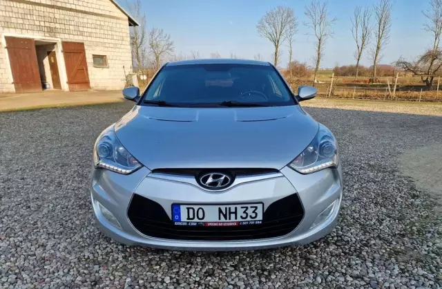 HYUNDAI Veloster 