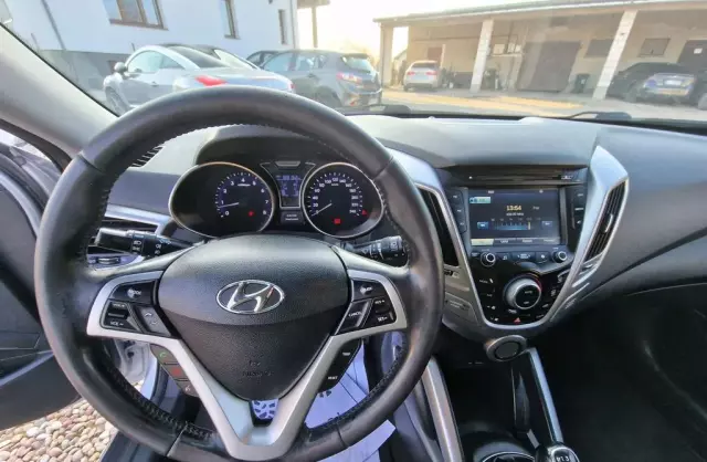 HYUNDAI Veloster 