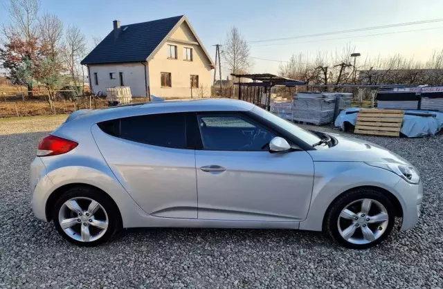 HYUNDAI Veloster 