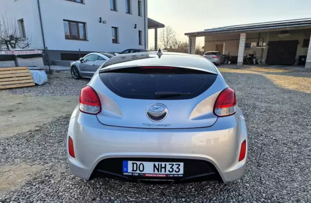 HYUNDAI Veloster 
