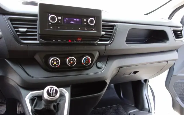 RENAULT Trafic Long Nowy Model  2.0 DCI 130 KM Klima Kamera 