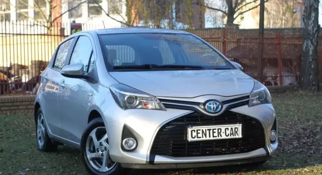 TOYOTA Yaris 