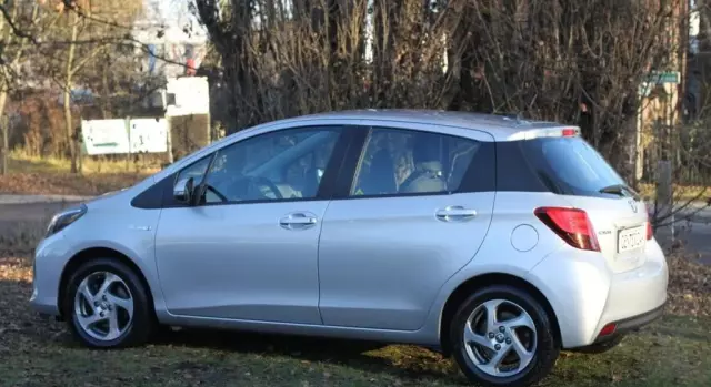 TOYOTA Yaris 