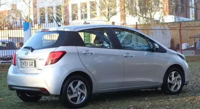 TOYOTA Yaris 