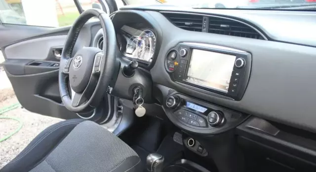 TOYOTA Yaris 