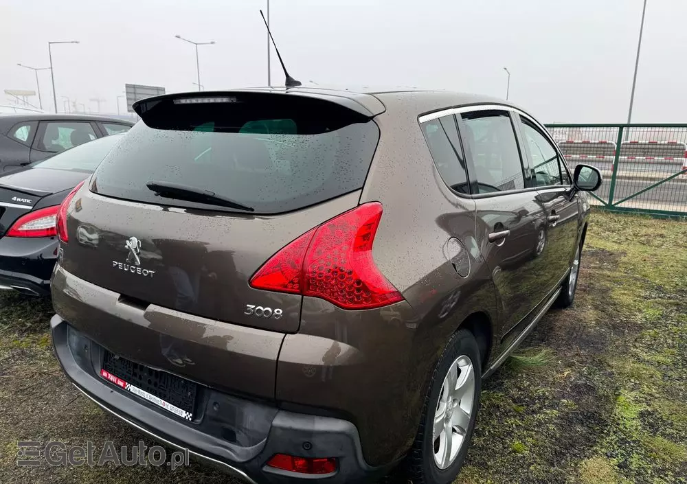 PEUGEOT 3008 2.0 HDi HYbrid4