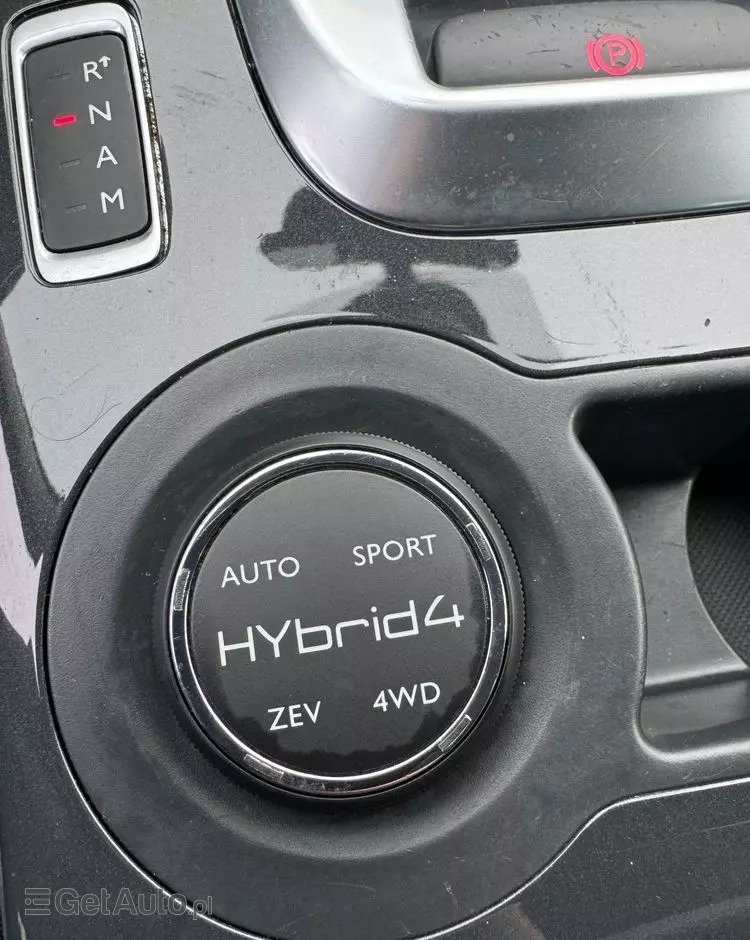 PEUGEOT 3008 2.0 HDi HYbrid4
