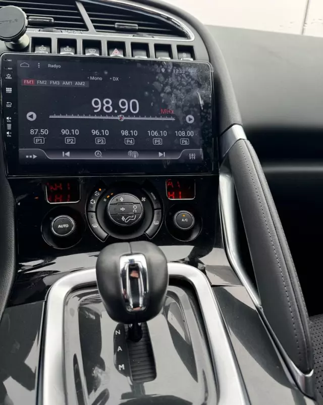 PEUGEOT 3008 2.0 HDi HYbrid4