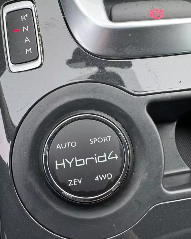 PEUGEOT 3008 2.0 HDi HYbrid4
