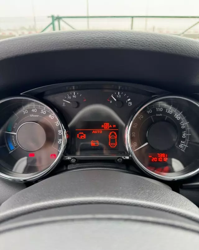 PEUGEOT 3008 2.0 HDi HYbrid4